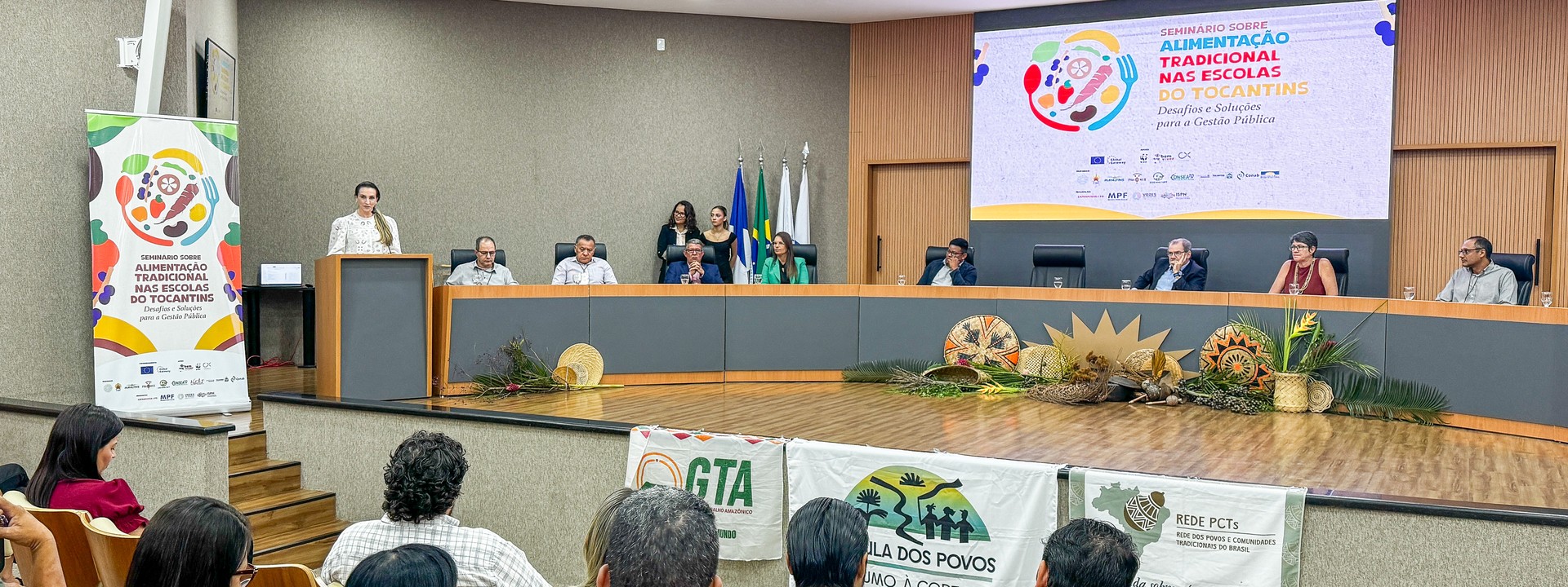 Momento da fala da promotora de Justiça Jacqueline Orofino da Silva Zago, que atua na defesa da educação