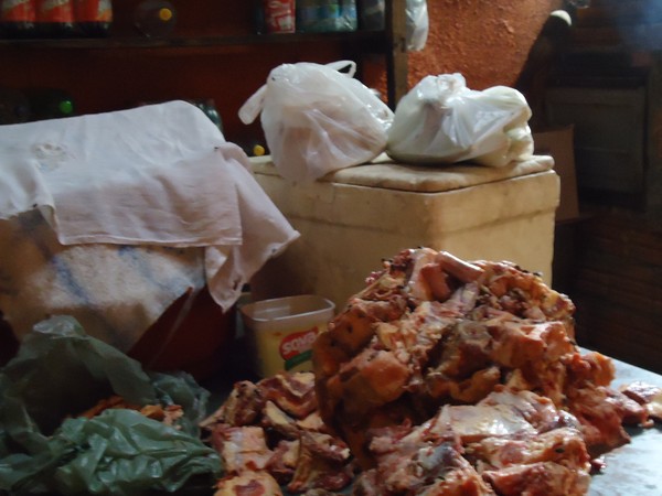 Ausência de higiene no  manuseio da carne também motivou interdição