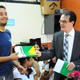 Promotor Padrinho entrega Constituição a alunos 