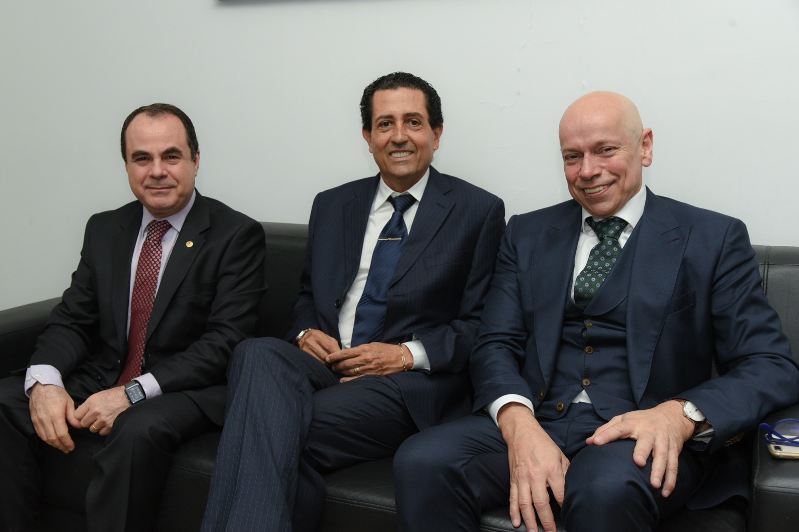 Desembargador Marco Villas Boas, PGJ José Omar de Almeida Júnior e o historiador Leandro Karnal