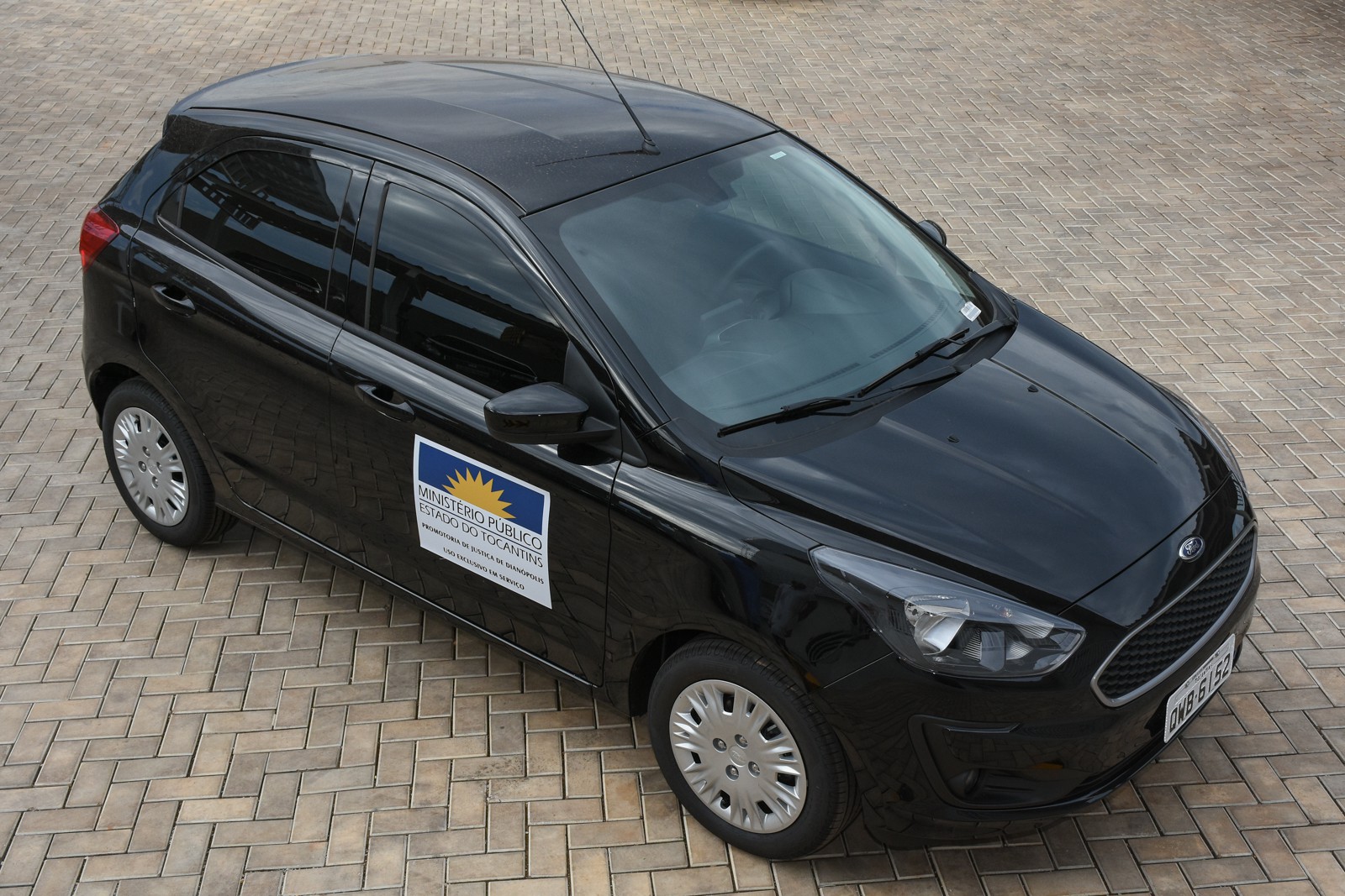 Ambos veículos são modelo Ford Ka