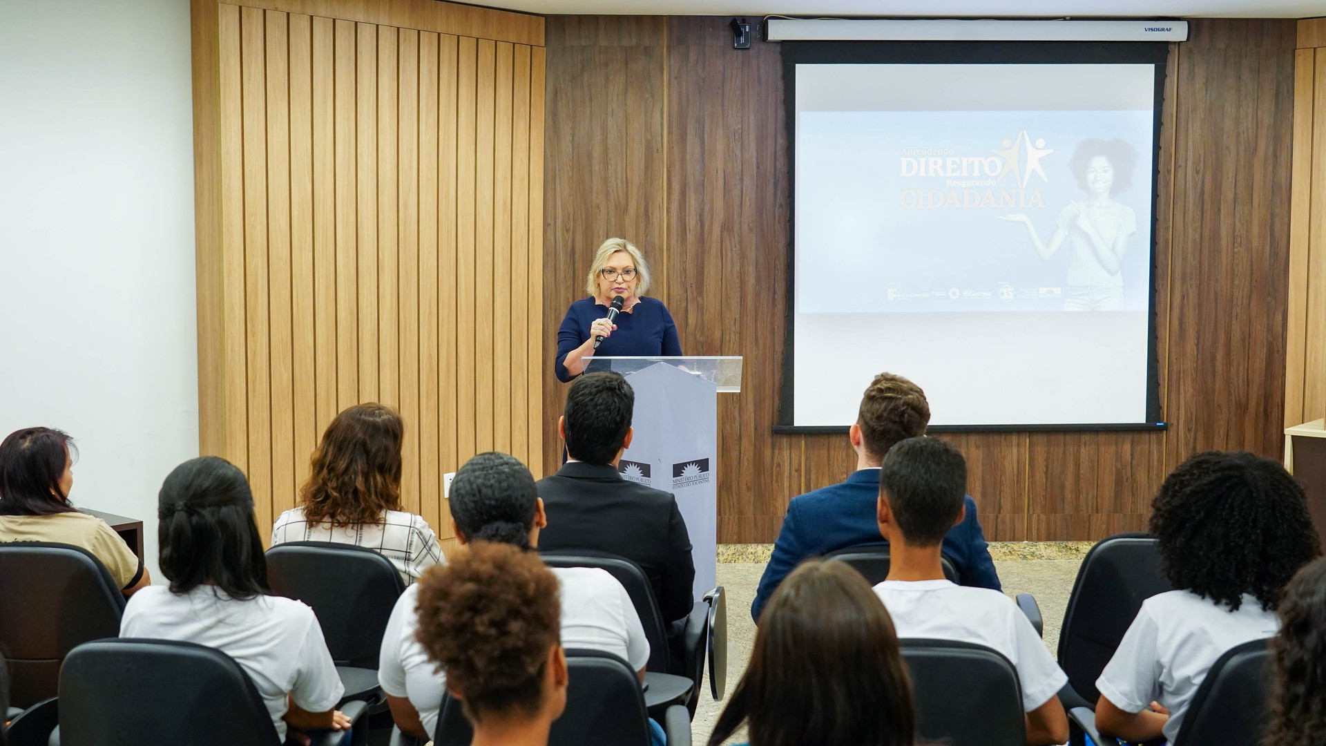 Ver o entusiasmo desses jovens nos enche de esperança no futuro, declarou a procuradora de Justiça Vera Nilva durante a cerimônia