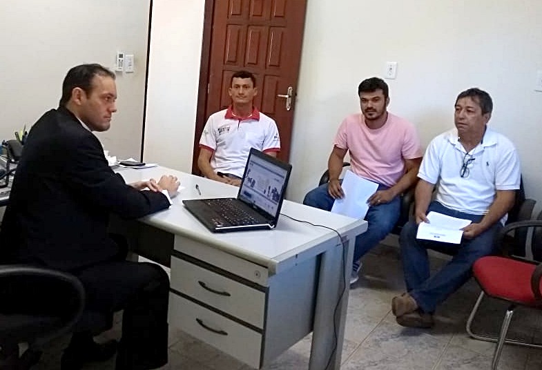 Promotor de Justiça reunido com representantes de drogarias de Itacajá