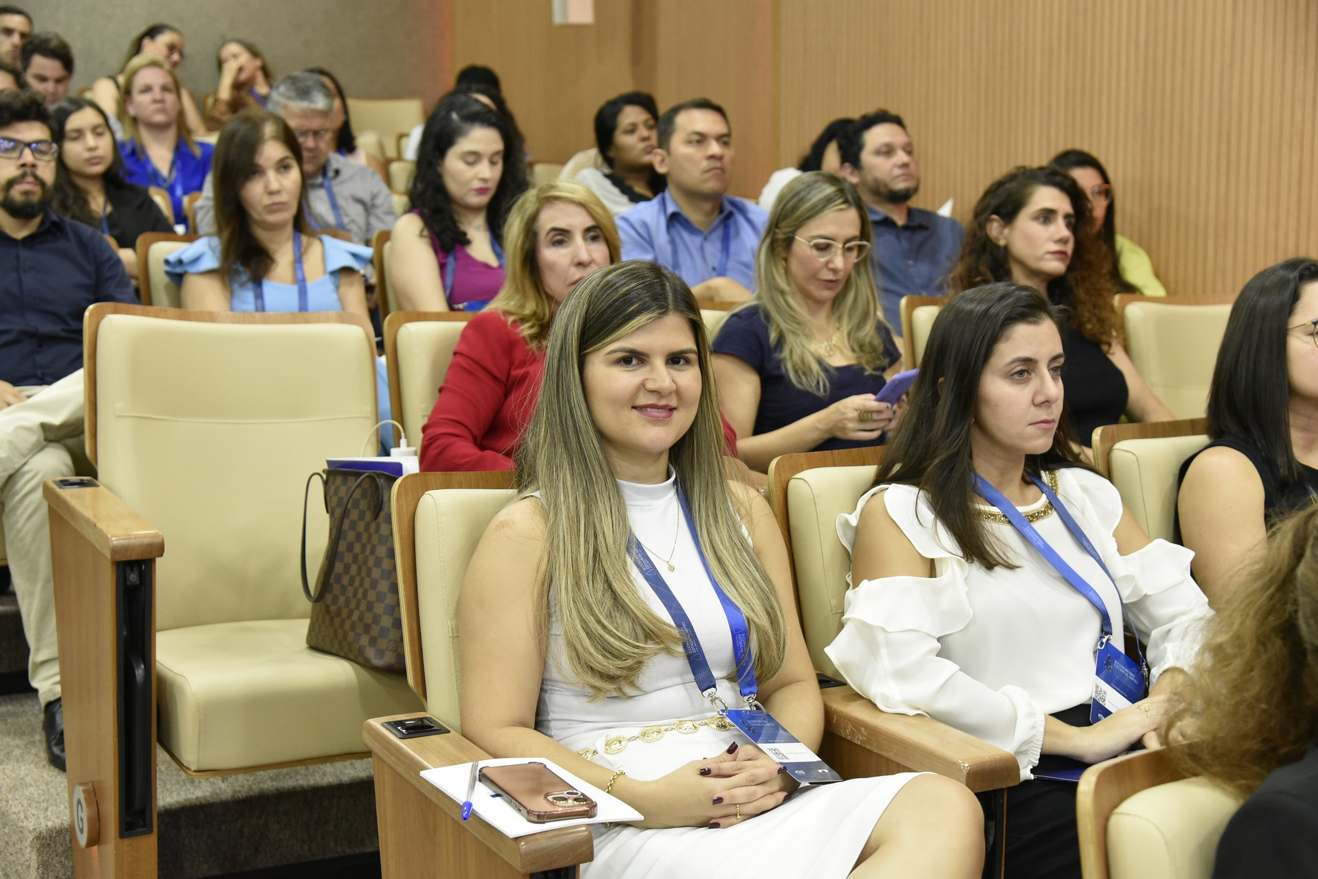 Membros e servidores durante painel no II Congresso Estadual do MPTO