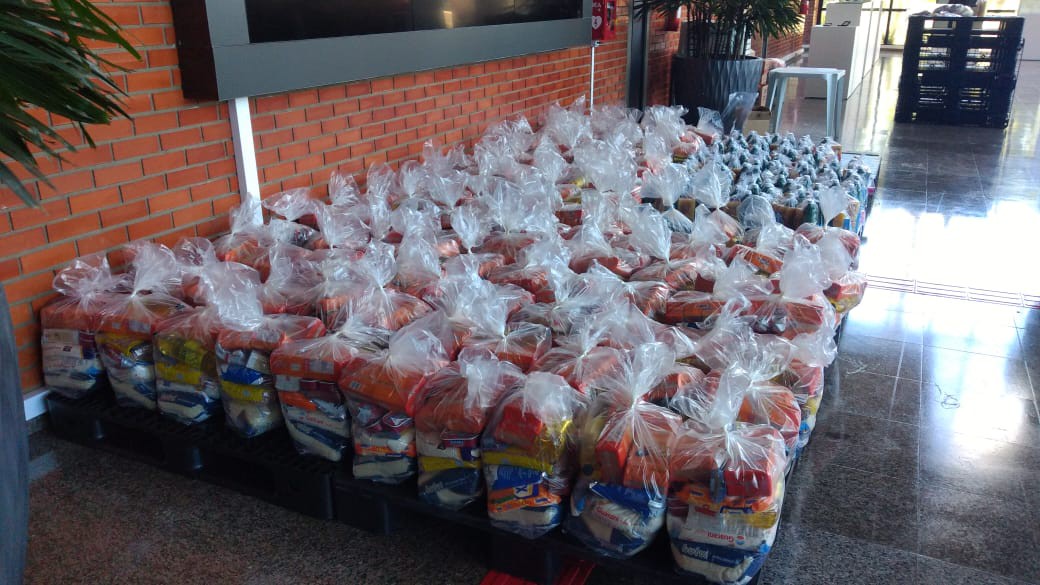 Cestas prontas para serem enviadas ao interior, destas 28 destinadas ao Lar Batista em Porto Nacional