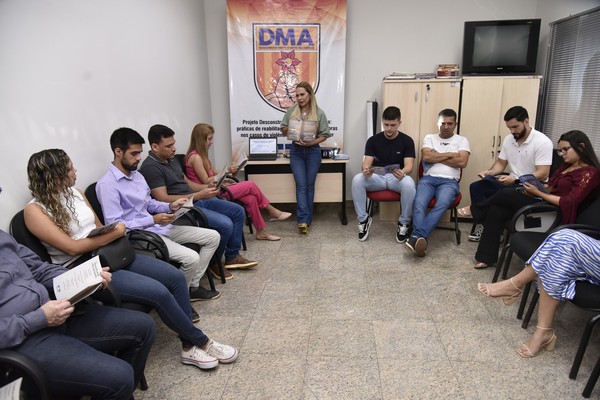 Estudantes e a Psicopedagoga Leila Maria do Núcleo Maria da Penha