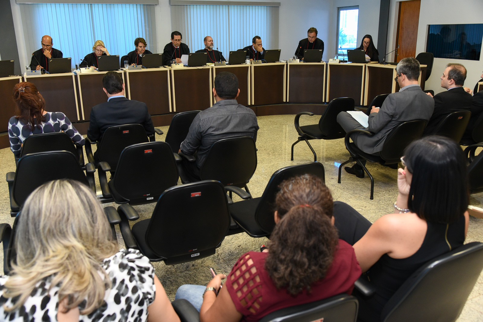 Na sessão diversos autos foram encaminhados à Comissão de Assuntos Institucionais