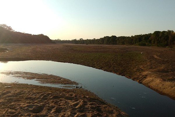 Trecho do Rio Formoso próximo às barragens e canais de irrigação