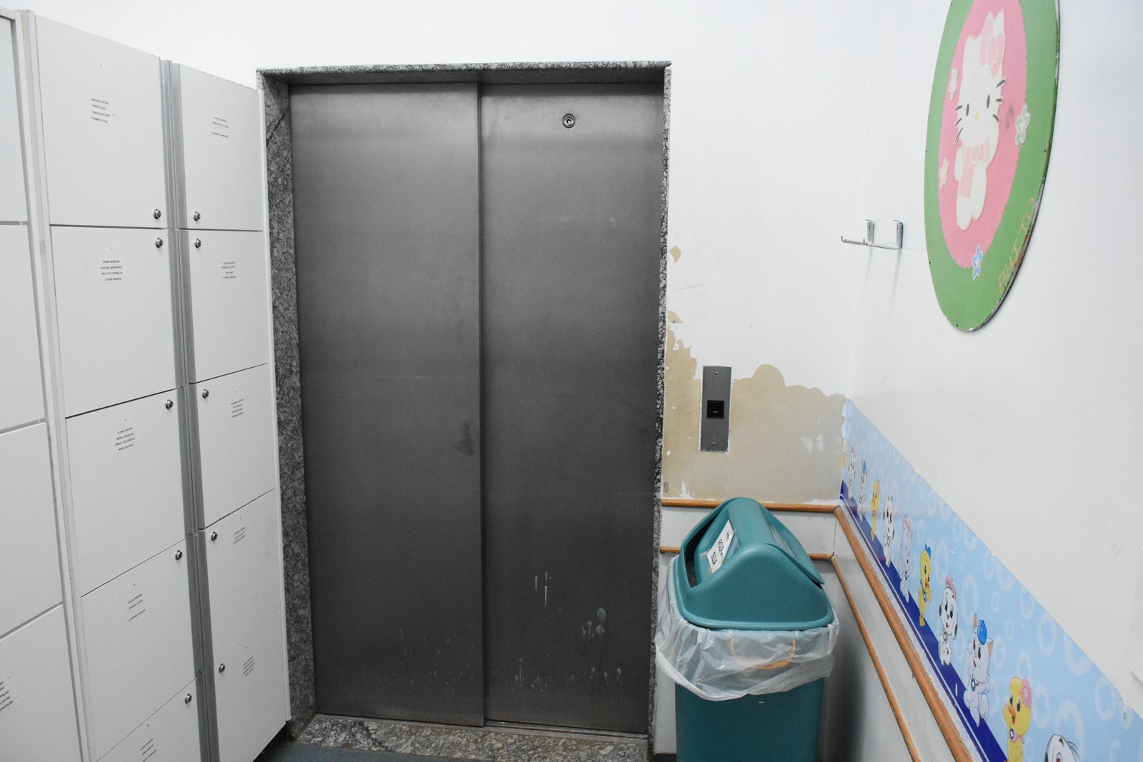 Região do elevador sem saída de emergência