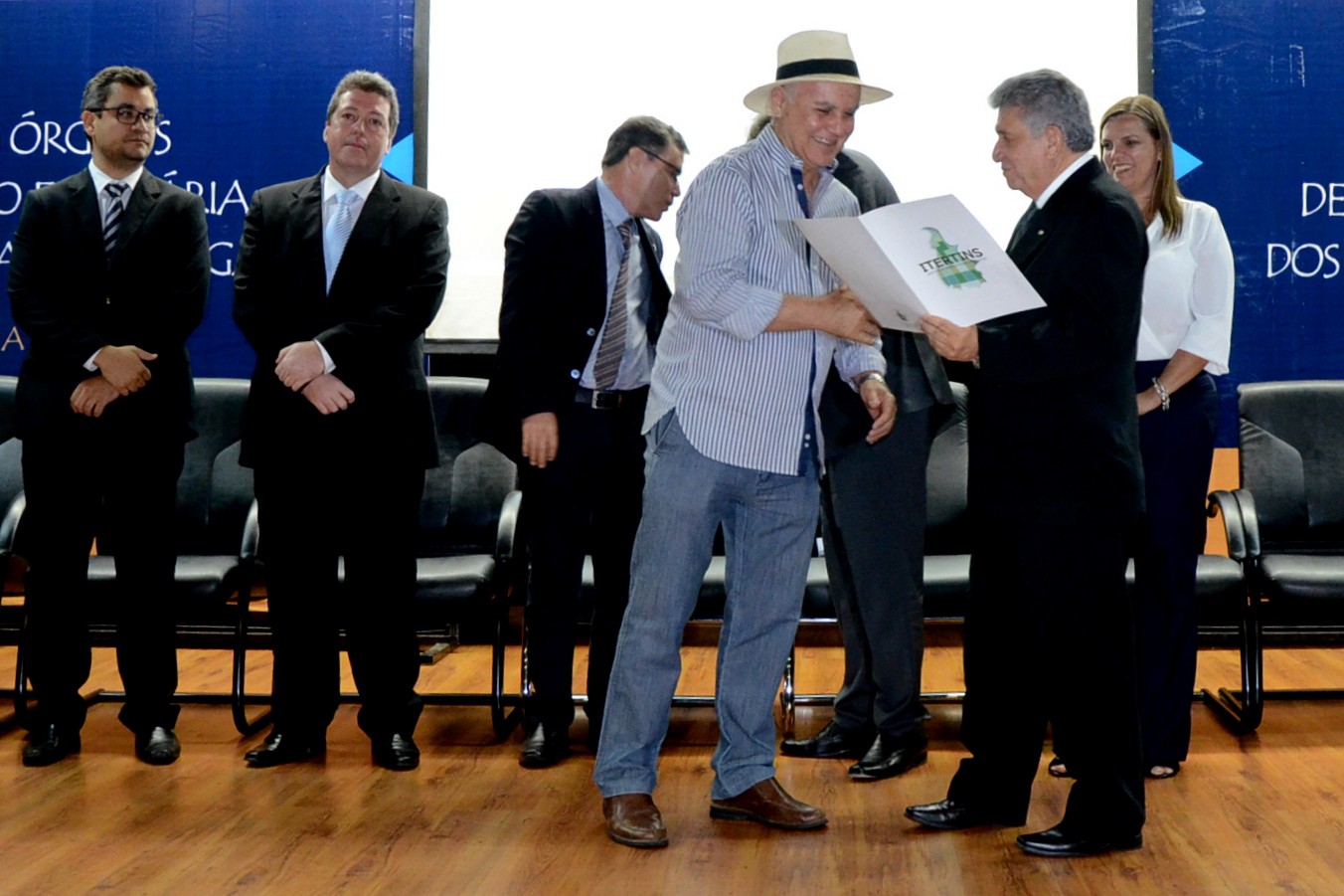 O PGJ fez a entrega de um título de terras