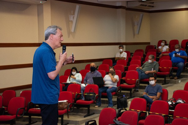 Germano Gütter, professor da Universidade do Estado de SC, durante palestra