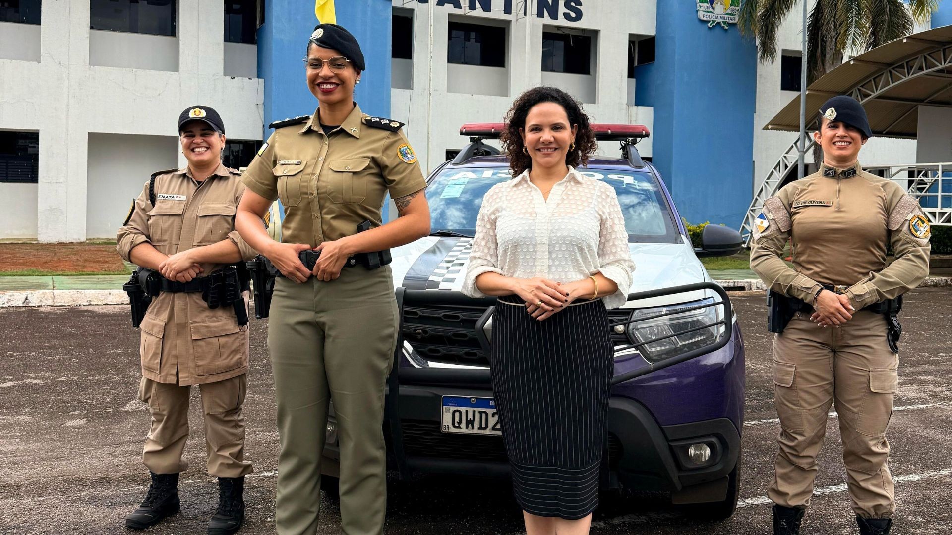 Promotora Munique Teixeira Vaz reunida com o comando da Patrulha Maria da Penha